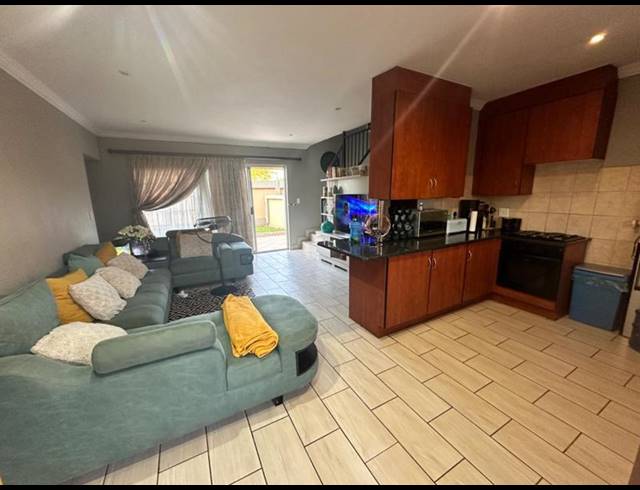 3 BEDROOM TOWNHOUSE FOR SALE IN ANNLIN